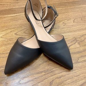 NEW! 🌟 Journee Collection-Black Pointed Flats, Faux Leather.Size 8.5!